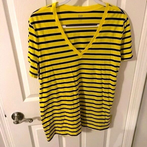Gap tall large t-shirt, V-neck. Yellow and blue. Tall length. Nwt - Picture 3 of 6
